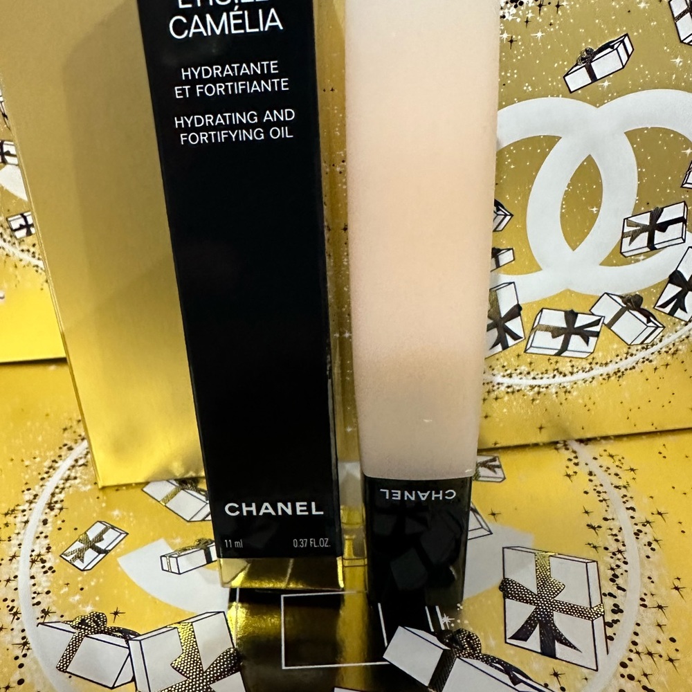 Chanel L'huile Camelia Hydrating & Fortifying Oil 11ml (authentic) - Picture 11 of 15